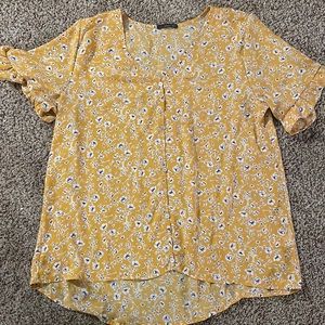 Stitch fix. Size large. Yellow and purple floral top.